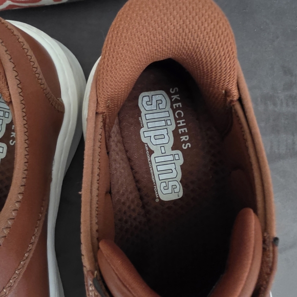 Size 10 Skechers slip ins - Picture 3 of 5